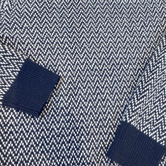 J CREW Classic Zig Zag Lambswool Sweater Size Medium​​​​​​​​ - Picture 3 of 4